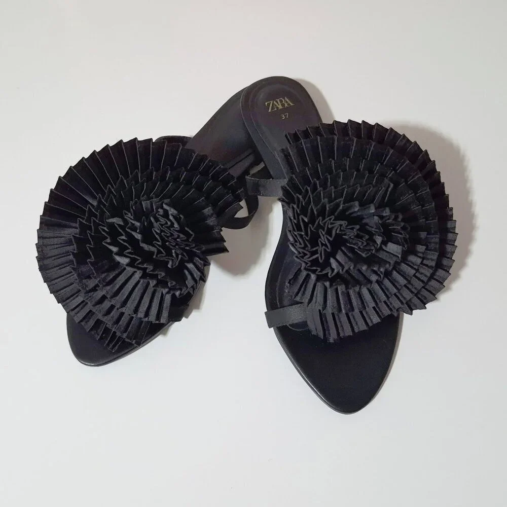 NWT Zara black pleated fabric floral detail flat sandals, EU 37 - Picture 11 of 14